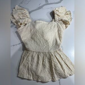 NWOT tie back ruffle top adorable! Boutique